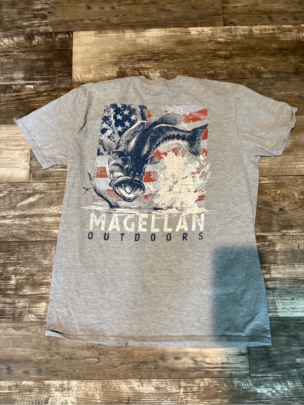 Magellan Outdoors Men's Grey Graphic Fishing T-Shirt L